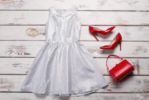 Jakie buty do srebrnej sukienki będą idealnym wyborem?