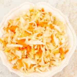 Kapusta kiszona w ciąży – czy to bezpieczny wybór i co z jej sokiem?