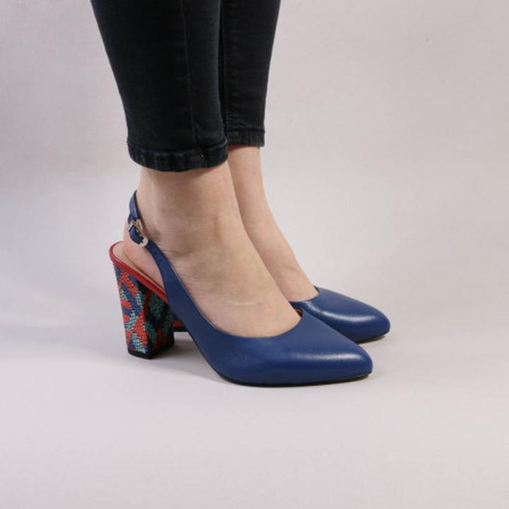 Czółenka z odkrytą piętą