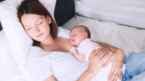 Miesiączka a karmienie piersią: co warto wiedzieć o okresie w czasie laktacji?