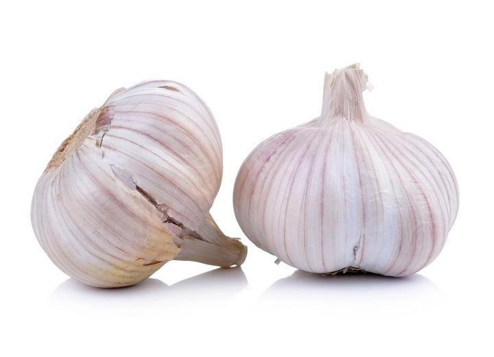 Czosnek a karmienie piersią