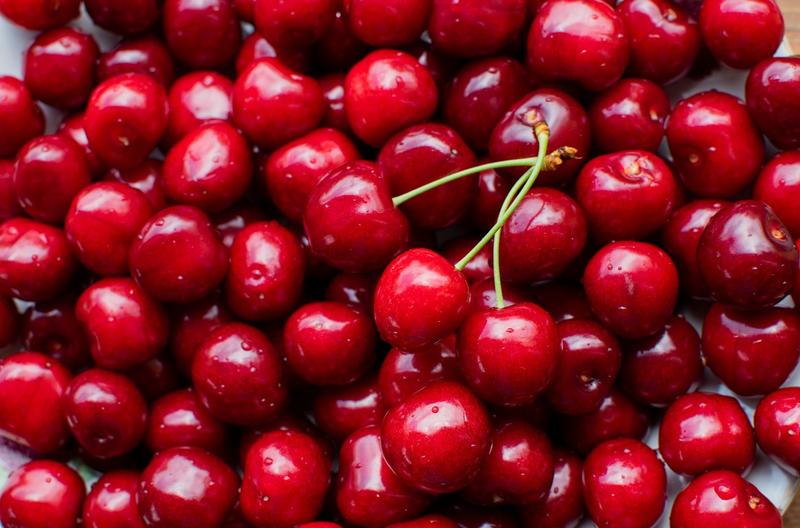 Czeresnie w ciąży – czy można je jeść i jakie mają właściwości?