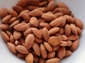 Migdaly w ciąży – zdrowy obraz diety czy niezdrowy wybór?