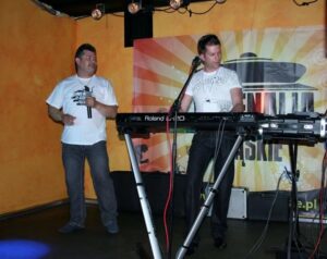 Ryszard Warot: Kim jest jego żona i dzieci? Zajrzyj do życia prywatnego wokalisty zespołu Akcent