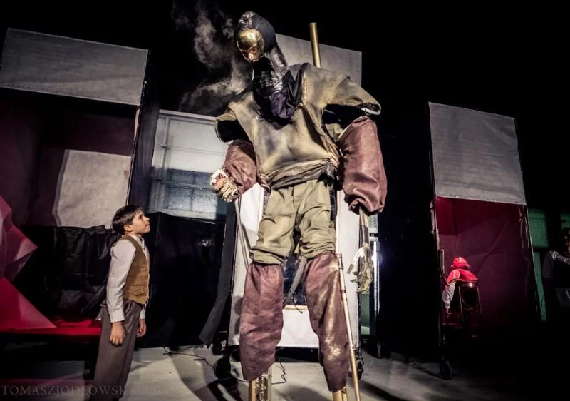 Stylowo i z klasą: 10 porad, jak się ubrać do teatru