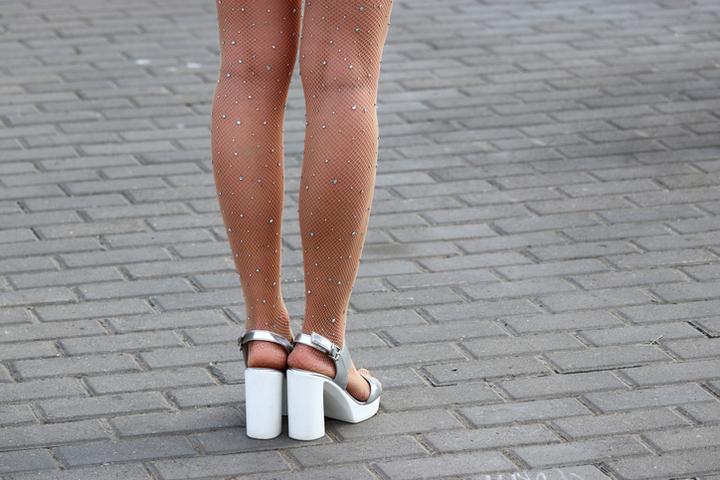 Dobór rajstop do sandałów