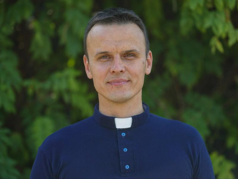 Ksiądz z osiedla youtuber