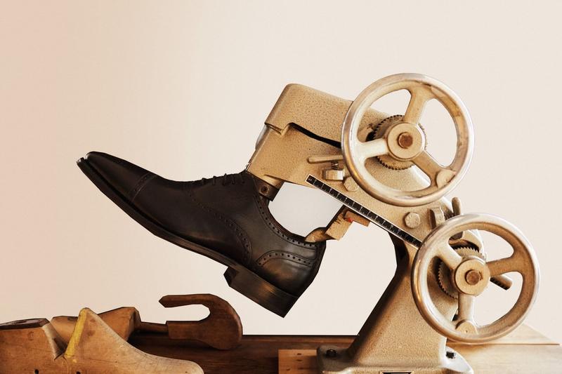 Skuteczne metody na rozciąganie butów na szerokość – sprawdź, jak to zrobić!